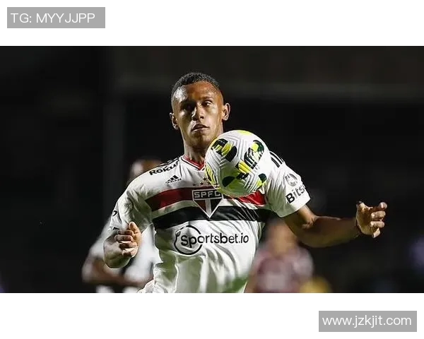 马尔基尼奥斯：从巴西新星到全球足坛的防守巨星之路